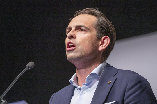 Vlaams Belang-voorzitter Tom Van Grieken op het partijcongres in Lier op 11 juni 2023. 