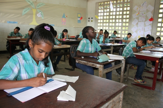 Leerlingen op school in Paramaribo