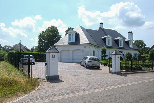 Een villa van Nederlandse eigenaars in Essen, een dorp dat langs drie kanten begrensd is door Nederland.