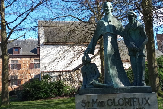 standbeeld Glorieux 