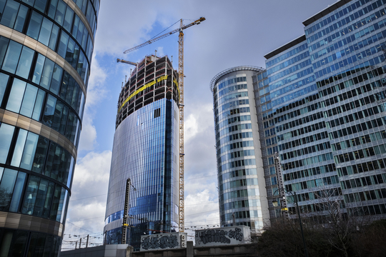 De Silver Tower in de Brusselse Noordwijk tijdens de bouw in 2020.