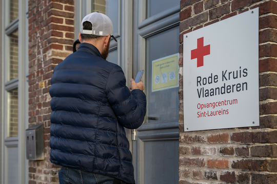 Sinds december 2022 runt het Rode Kruis een opvangcentrum voor asielzoekers in Sint-Laureins.