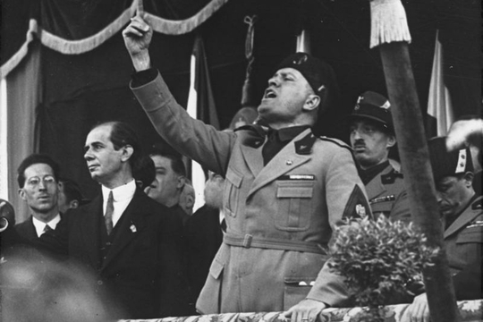 Bundesarchiv_Bild_102-09844,_Mussolini_in_Mailand
