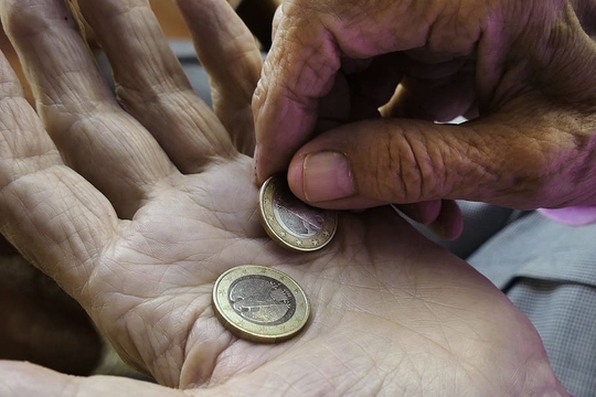 finger-euro-hands-pension