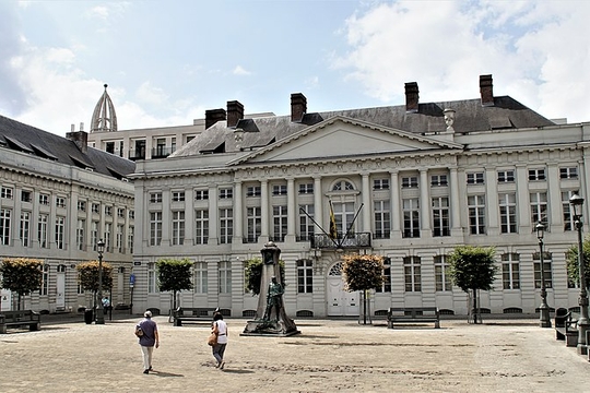 800px-Het_Martelarenplein_te_Brussel