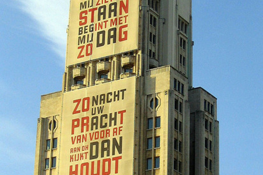 Stadsdichters in Antwerpen weten geregeld aandacht naar zich toe te trekken, maar dat herleidt de poëzie ook tot wat zij in de hoofden van de massa misschien wel is: verzenmakerij en iets van vroeger. (Foto Fredo)