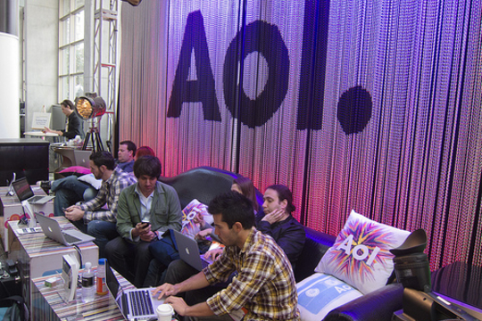AOL op SXSW Interactive 2011. America Online gaat ver in de zoektocht naar een online verdienmodel (Foto Scott Beale / Laughing Squid)