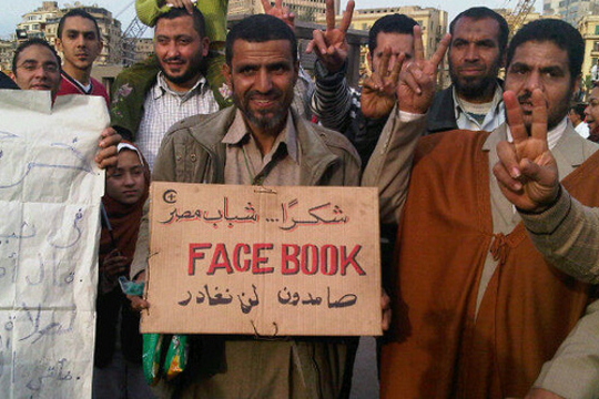 Tijdens de Arabische Lente maakten oppositiebewegingen volop gebruik van sociale media. (Foto Philippe Martin)