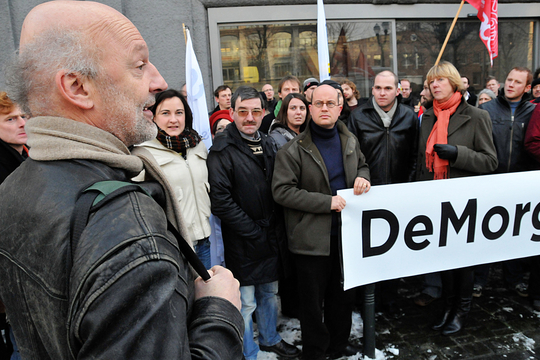 Het personeel van De Morgen protesteert tegen de ontslagronde (Foto Han Soete)