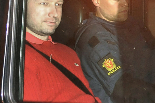 Anders Behring Breivik na zijn arrestatie (Foto Lwpkommunikacio)