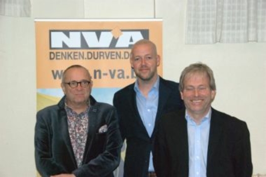 Willy Van Geirt (links)met rechts burgemeester Brentjens4
