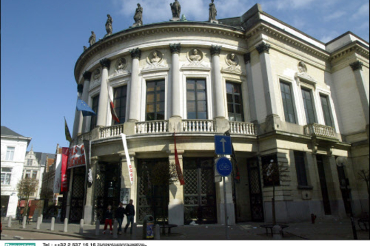 De Bourla schouwburg in Antwerpen (Foto Jan Van de Vel - Reporters)