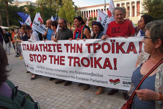 Een groep betogers tegen de Troijka tijdens de Altersummit in Athene in juni 2013. (Foto: Stephen Bouquin)