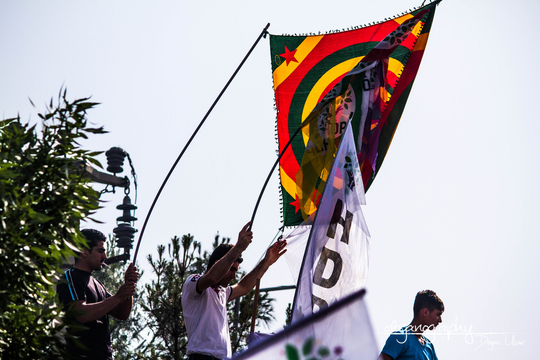 HDP-militanten tijdens een verkiezingsbijeenkomst in Diyarbakir (Foto: Dogan Ucar)