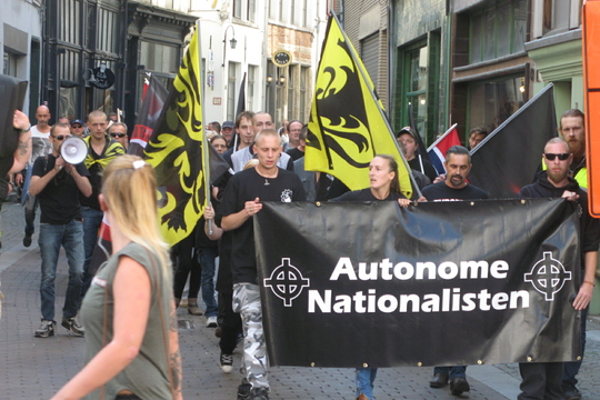 De ‘nieuwe’ groep Autonome Nationalisten. Vooraan helemaal rechts Wesly Hendrickx (Foto © AFF)