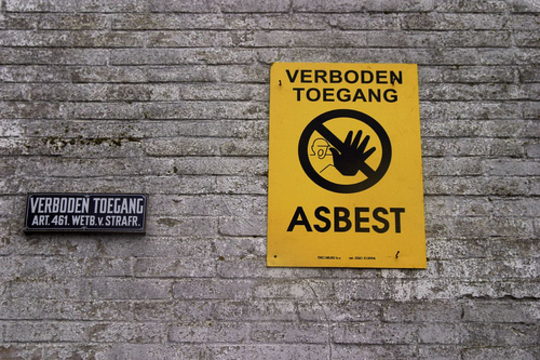 Verboden toegang: asbest (Foto Erwin Winkelman)