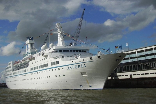 800px-Astoria_cruise_ship_2