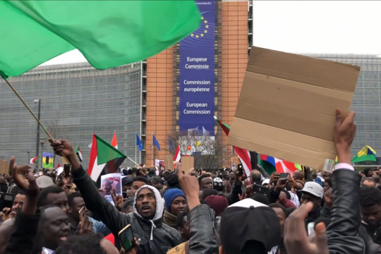 Zo'n 700 mensen kwamen af op een protestactie van European Sudanese Initiative, tegen het regime van dictator Omar Al-Bashir. (Foto: Stef Arends © Apache)
