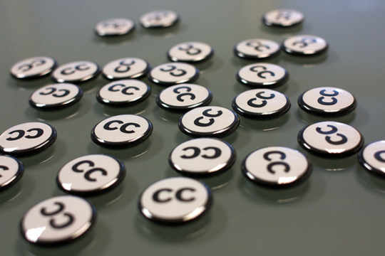Creative Commons-buttons wachten op een nieuwe eigenaar (Foto Creativecommoners)