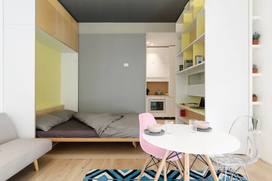 Niet in Hong Kong, maar in Milano: deze knusse flat biedt net iets minder dan 15 m2 per persoon (Foto: © Planair.eu)