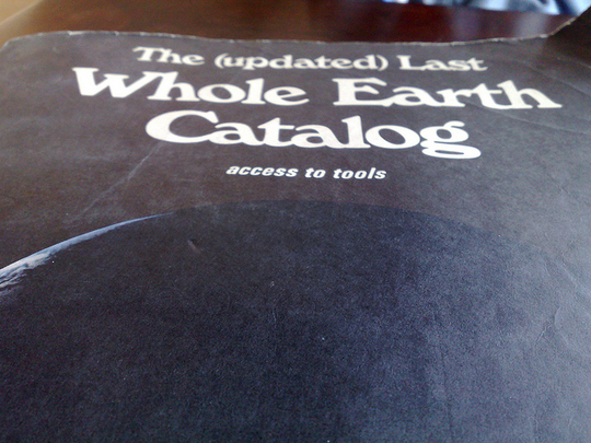 La couverture de "The (updated) Last Whole Earth Catalog". (Photo: Peter Rukavina/ Mai 2010/ Flickr-CC)