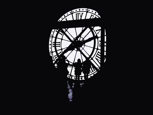 Horloge et ombres chinoises. (Photo: