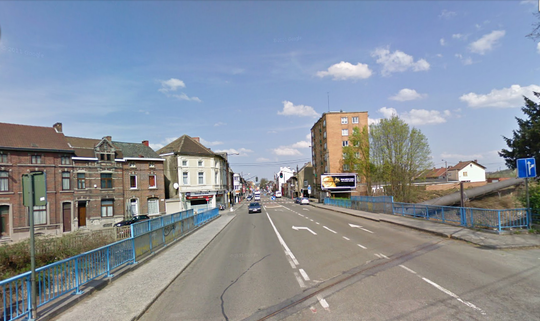 Le pont au dessus de la gare de Marchienne au Pont (Photo: capture d'écran Google street view)