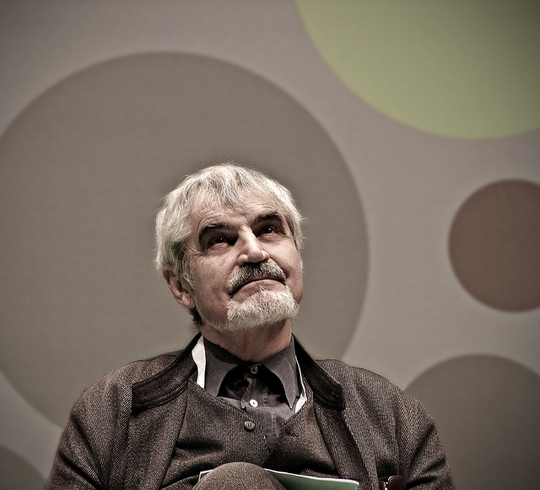 Serge Latouche lors d'une conférence en Italie (Photo: rei-san/ Décembre 2010/ Flickr-CC)