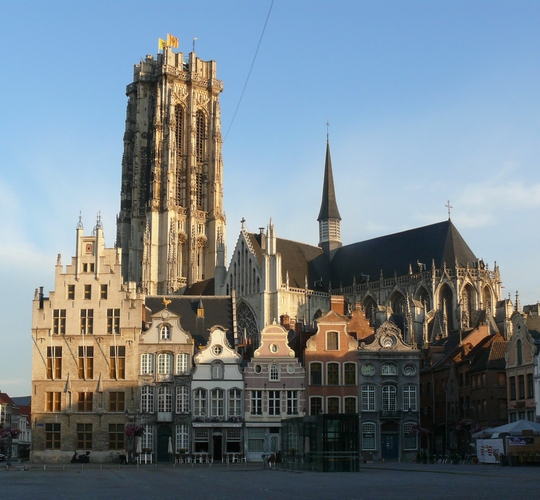 De Sint-Romboutskathedraal in Mechelen. Ook in het aartsbisdom Brussel-Mechelen stapten speurders van Operatie Kelk af. (Foto: Wikipedia / (cc) Ad Meskens)
